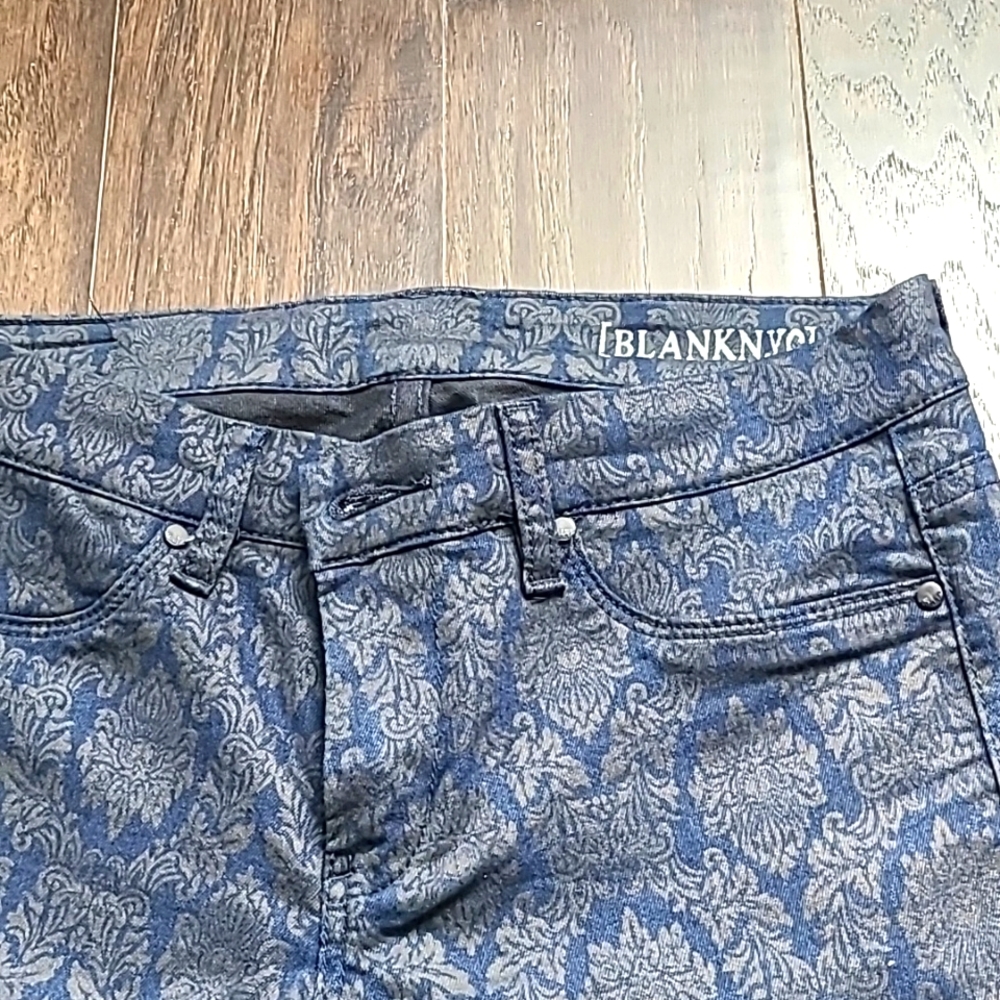 ***SOLD*** Women's Blank NYC Printed Spray On Skinny Jeans.